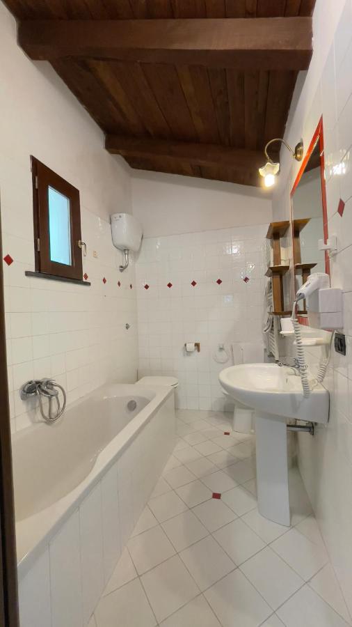 Agriturismo La Casa Del Ghiro Pimonte Bagian luar foto