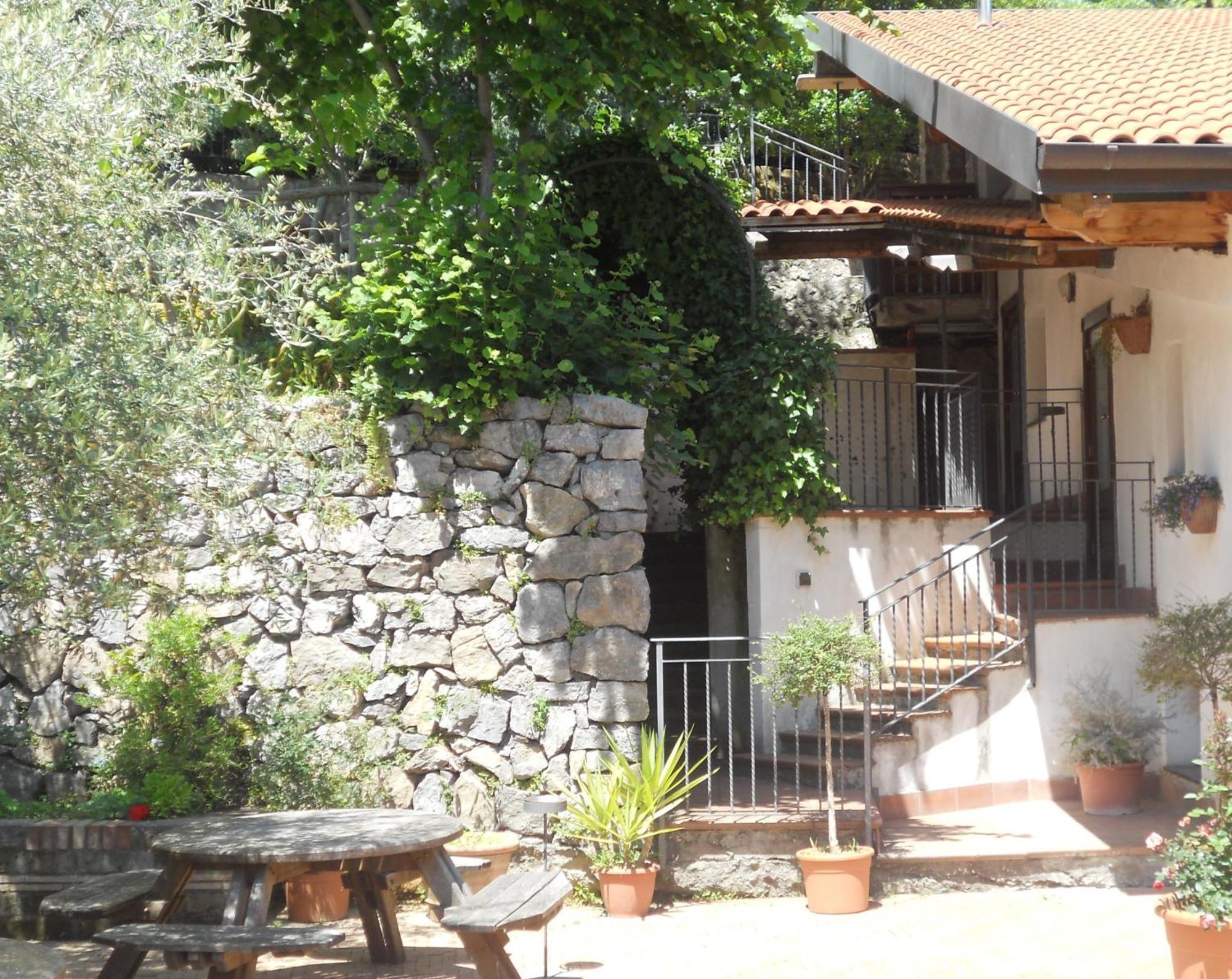 Agriturismo La Casa Del Ghiro Pimonte Bagian luar foto